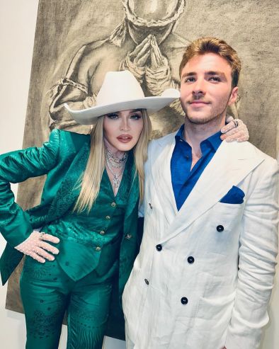 Мадона откри Муай тай изложбата на сина си   